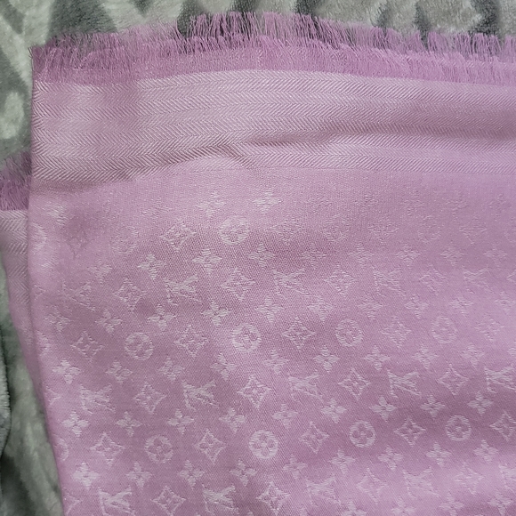 Louis Vuitton Silk 50% Wool 50% 45x92in SHAWL Made In Italy Lilac Monogram Color - Picture 8 of 13